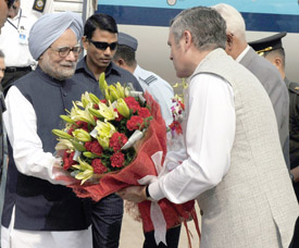 Manmohan greeted by Omar Abdullah