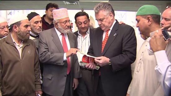 Peter King visits mosque