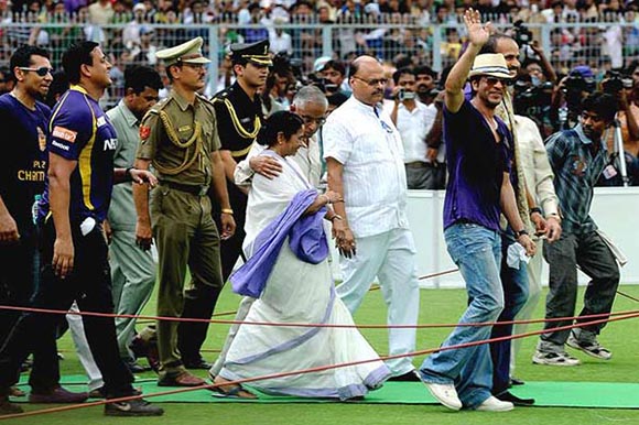 Shahrukh Khan with Mamata Banerji