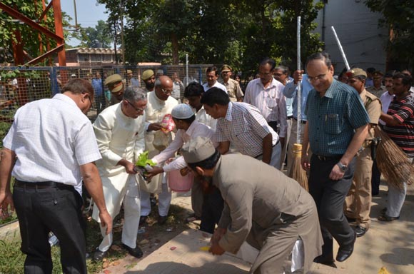 AMU clean India campaign