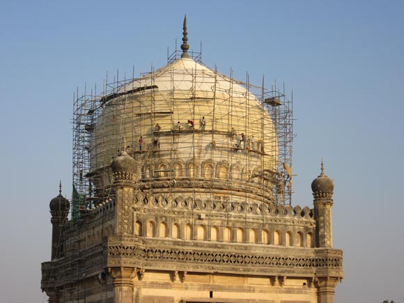 Qutub Shahi Tomb