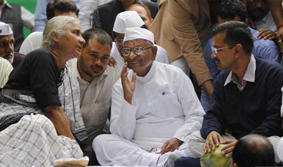 Hazare Kejriwal