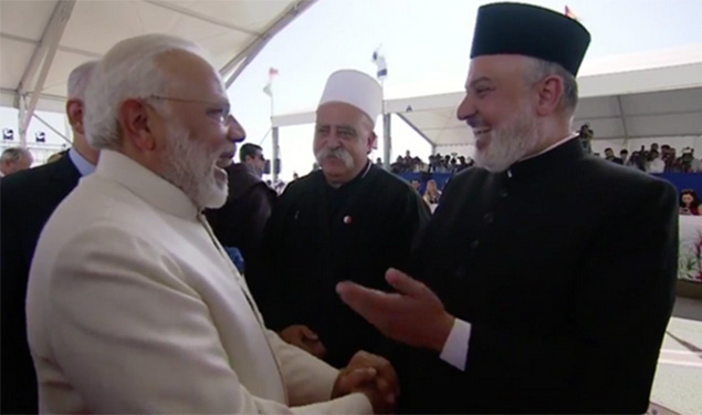 Modi with Ahmadiyya Community Head
