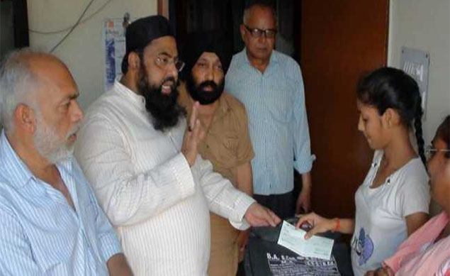 Amroha Muslim supports Hindu girl