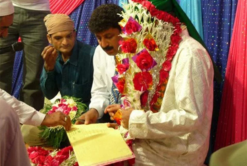 Hindus Form Human Chain