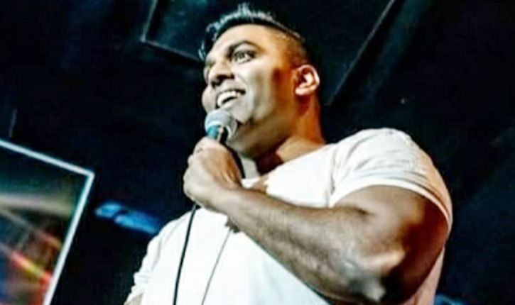 Comedian Dies on Stage