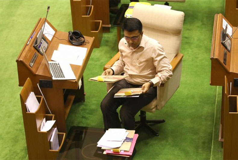 Goa CM reading Quran
