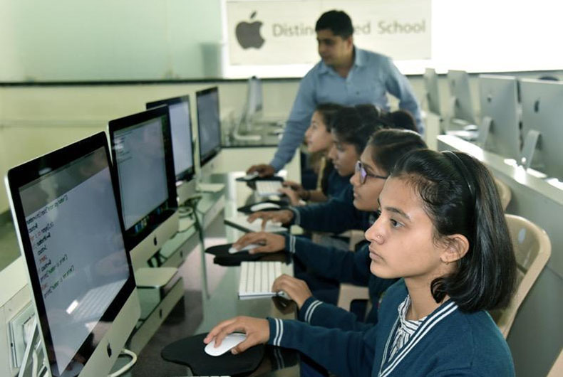 Apple Distinguished School Near Me