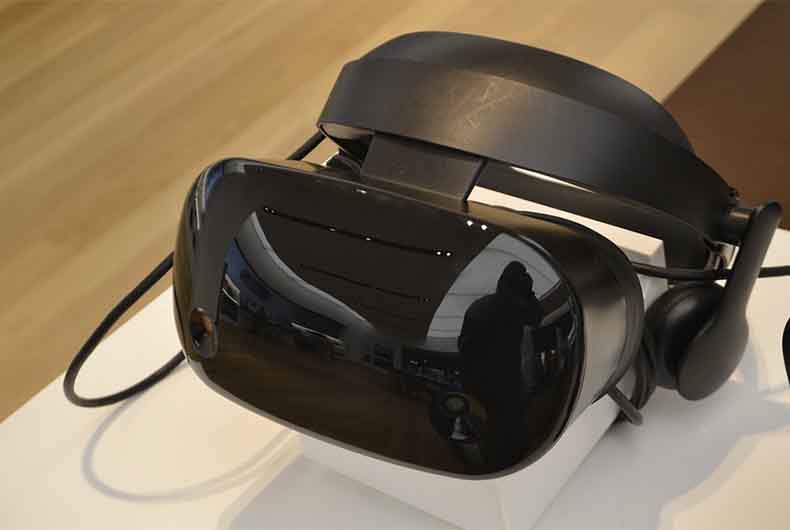 Microsoft HoloLens 2