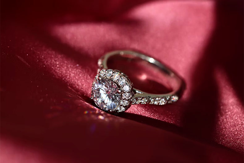 UPSC aspirant steals ring