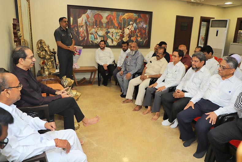 Marathi Muslims rally behind Uddhav Thackeray