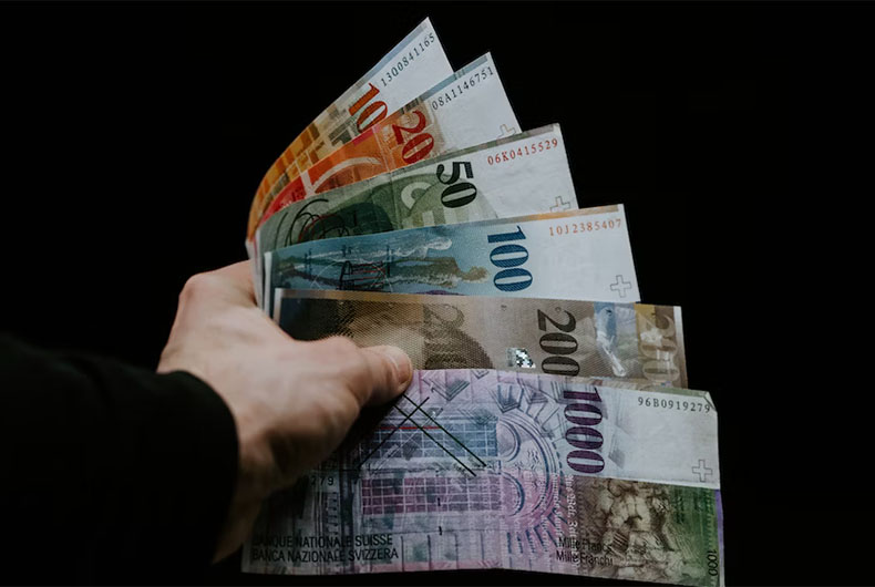 Australia: Govt predicts first budget surplus in 15 yrs