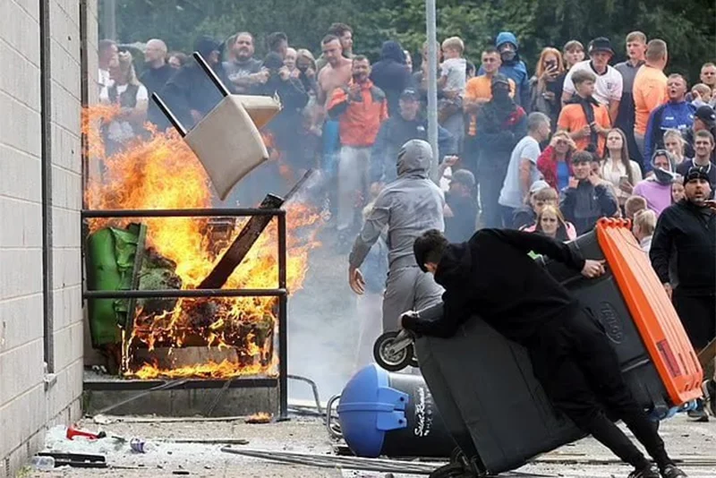 UK Police rush to protect Mosques after PM Starmer’s stern warning