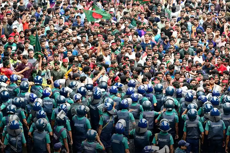 Bangladesh: Over 100 dead, curfew imposed, military called in as situation worsens