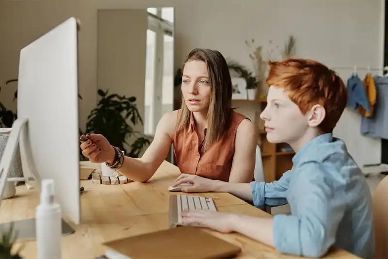 Dubai unveils plan to upskill teachers in AI