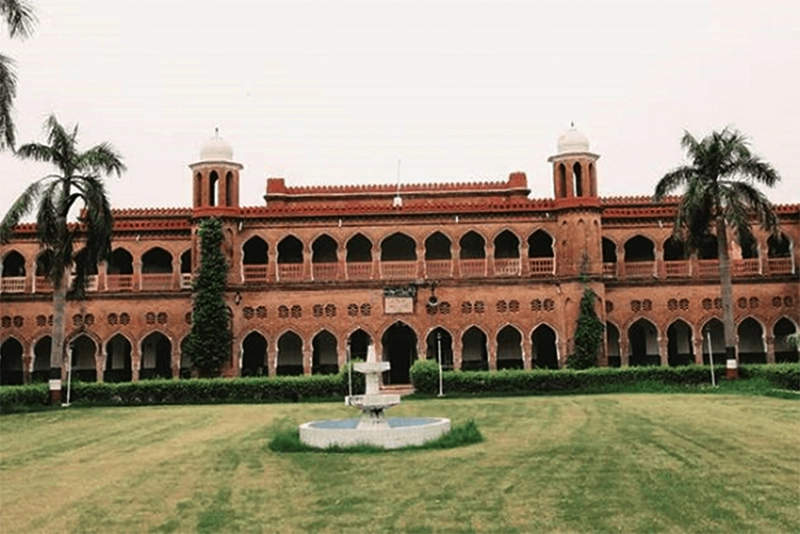 Kratika Kaushal tops AMU 12th Board Exam 2025