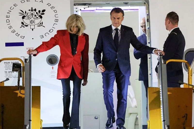 Full Video: French President Macron slapped by wife in full public view