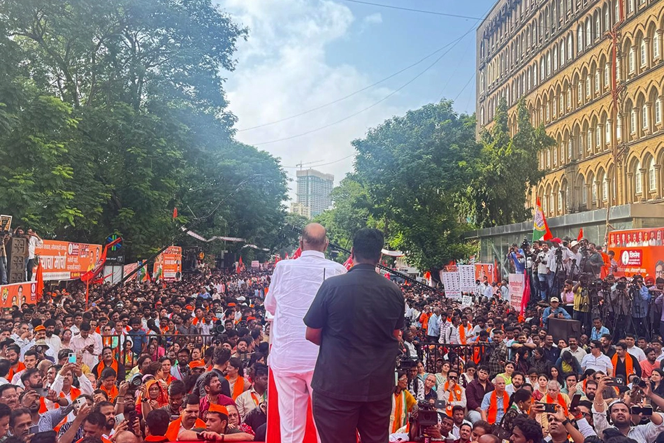 In Pictures: Thousands join 'Satyacha Morcha' in Mumbai against 'Vote Chori'