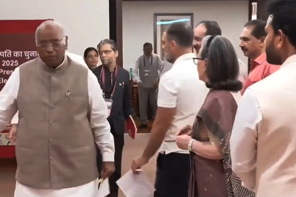 RS, LS MPs vote to elect New Vice President of India